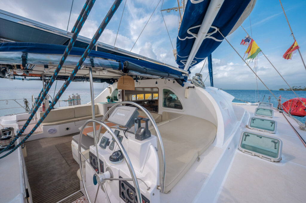 1-imgi_16_Boat